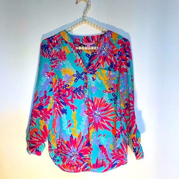 ‼️CLOSING SALE‼️ NWOT [Lilly Pulitzer] Elsa Silk Popover Blouse - Picture 2 of 3